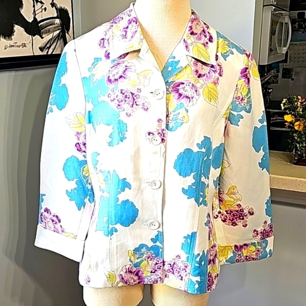 EMMA JAMES shacket button down. 55% linen. 45 rayon. Size 12 White With lavender